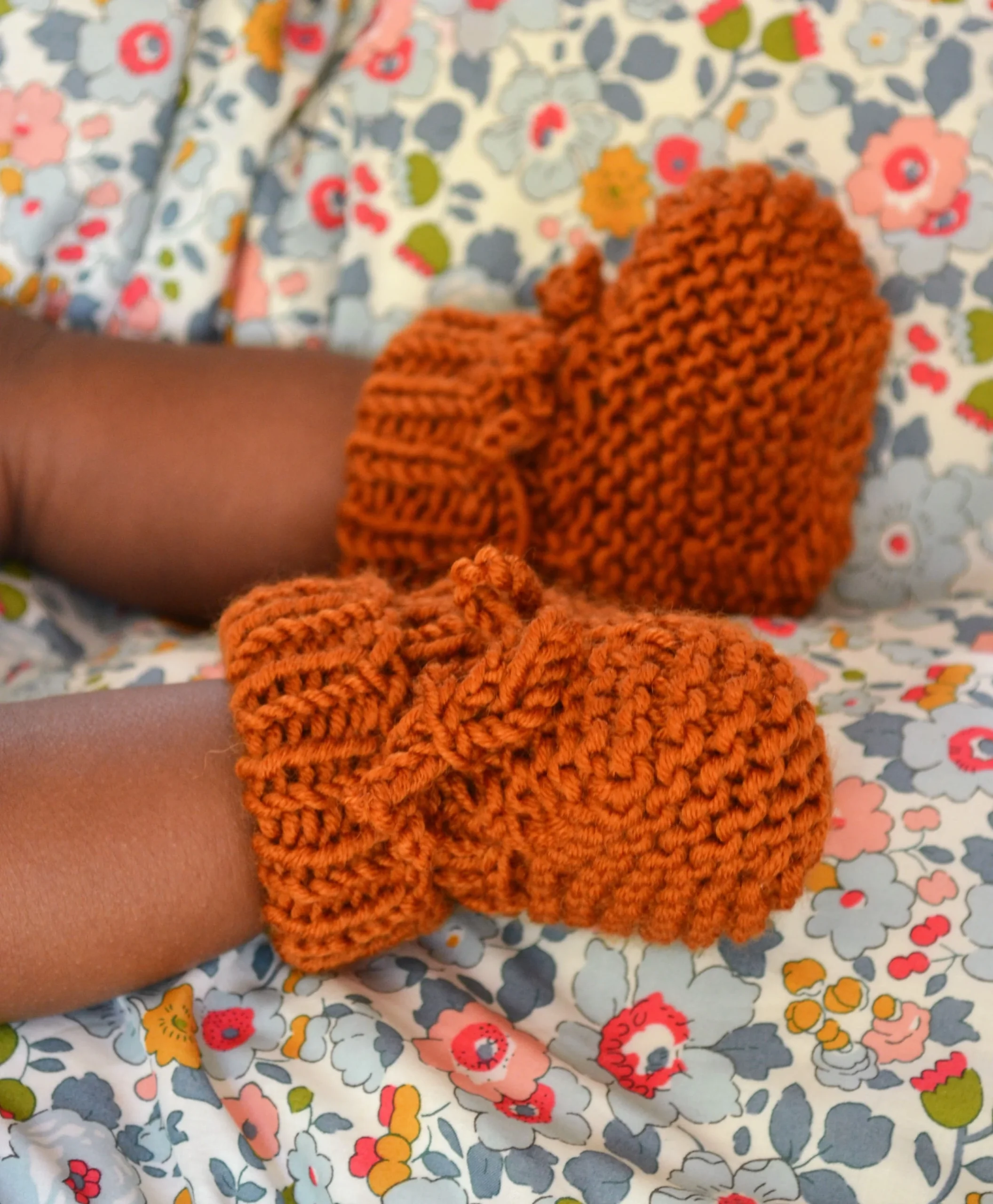 Kit à tricoter : les Chaussons qui tiennent aux petons – Image 8